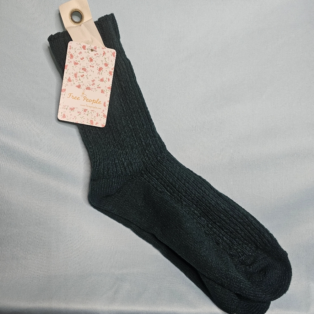 NWT FREE PEOPLE Blue Spruce Ladies Cozy Knit Crew Socks